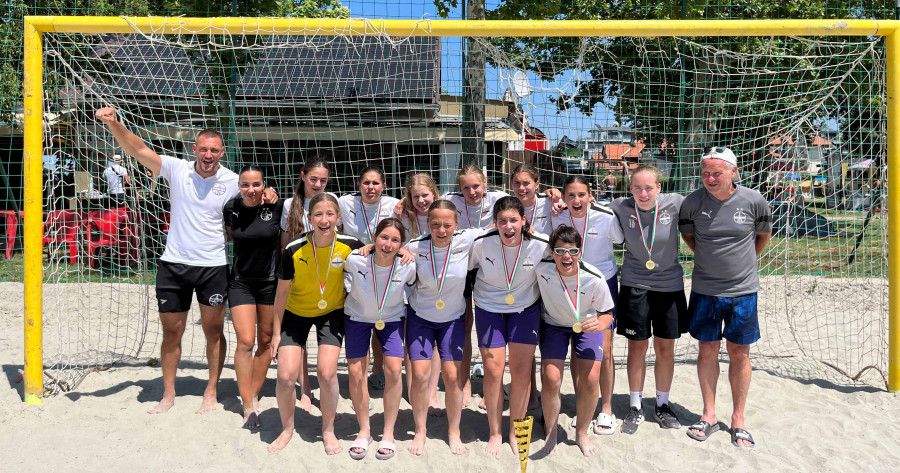 Aranyérmes lett U16-os lány csapatunk a Strandlabdarúgó Bajnokságon!