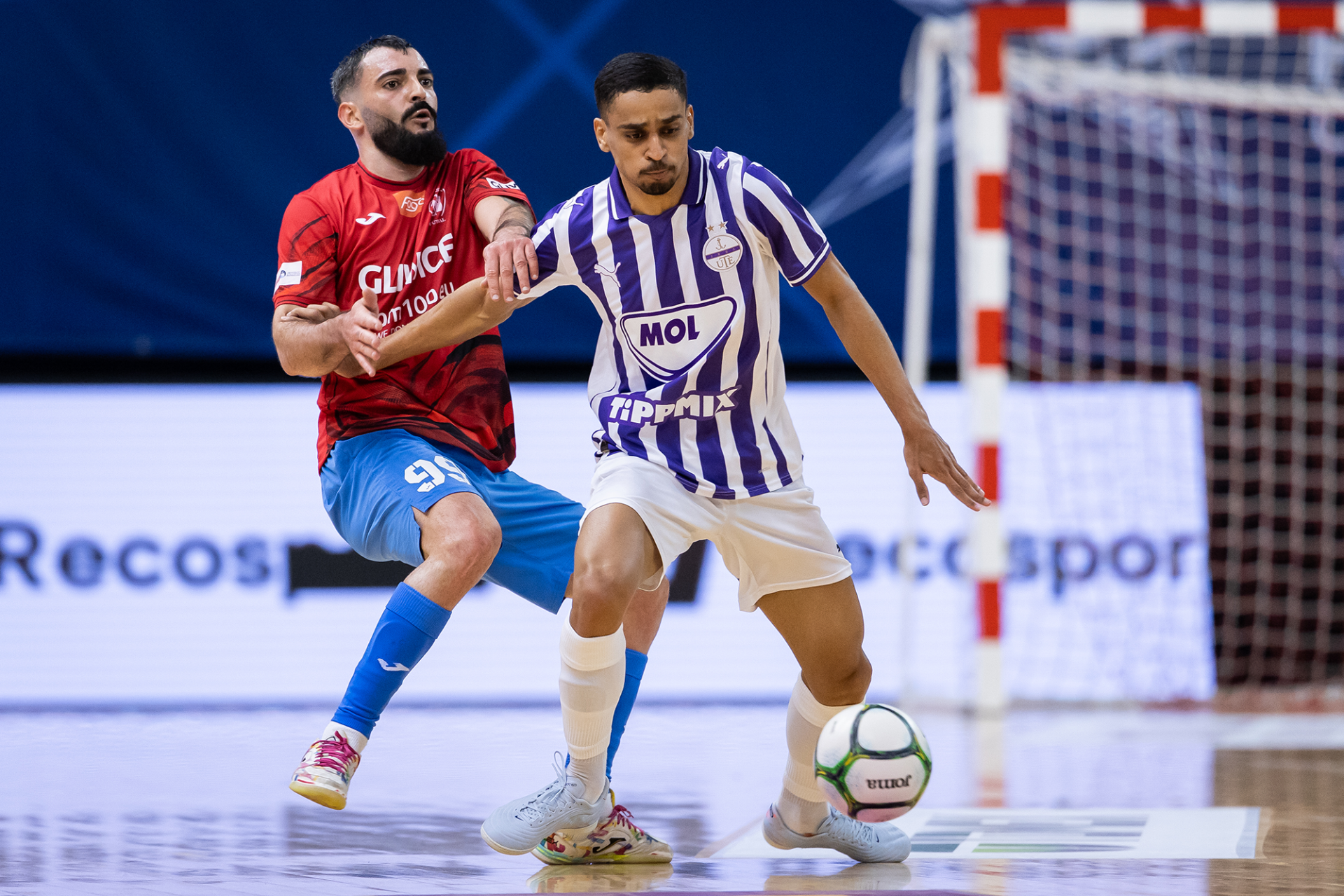 ÓRIÁSI BRAVÚR! Ikszelt a házigazda lengyel sztárcsapattal a BL-ben futsalcsapatunk!