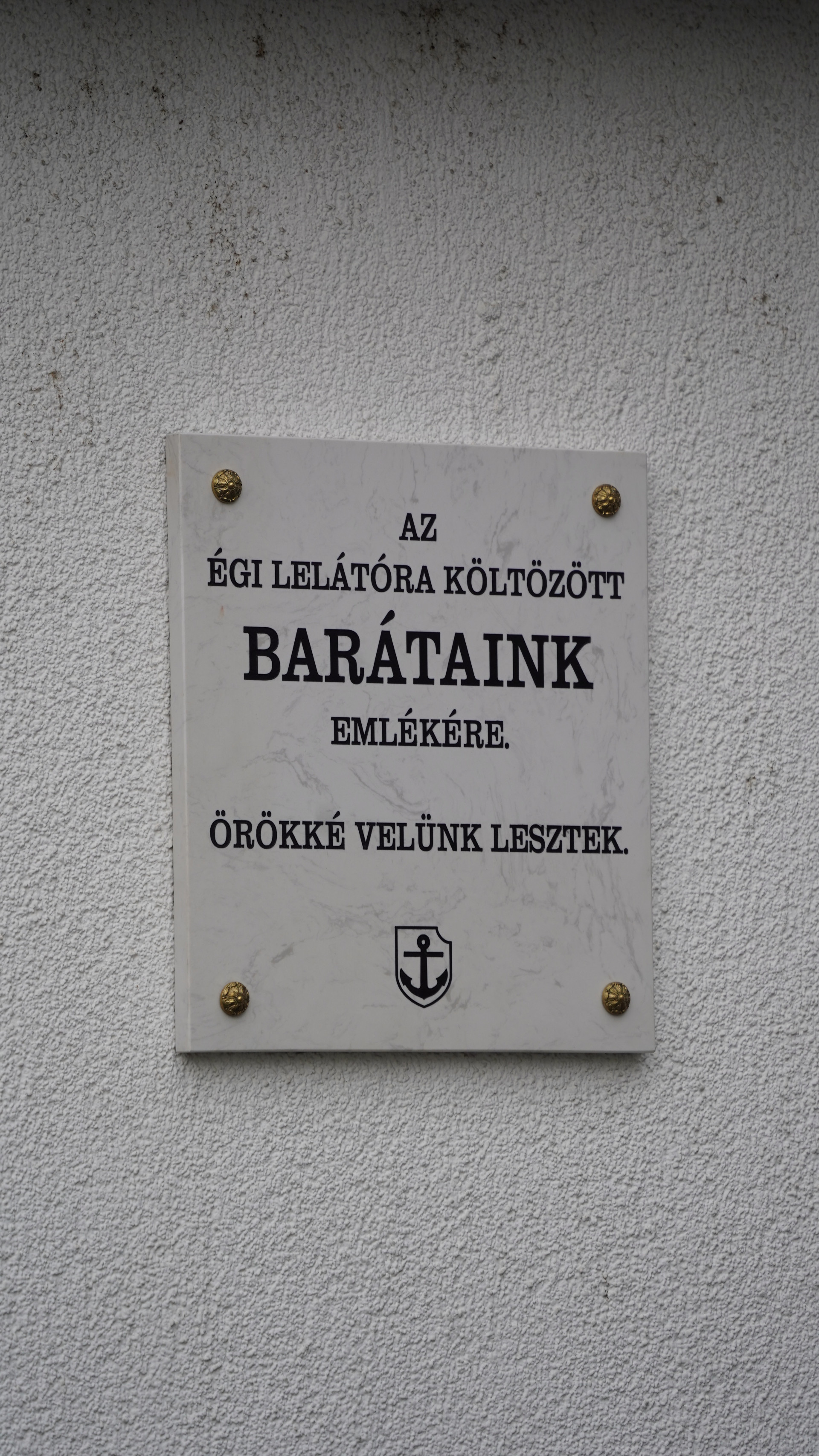 Szurkolóink emléktáblát állítottak 💜🖤