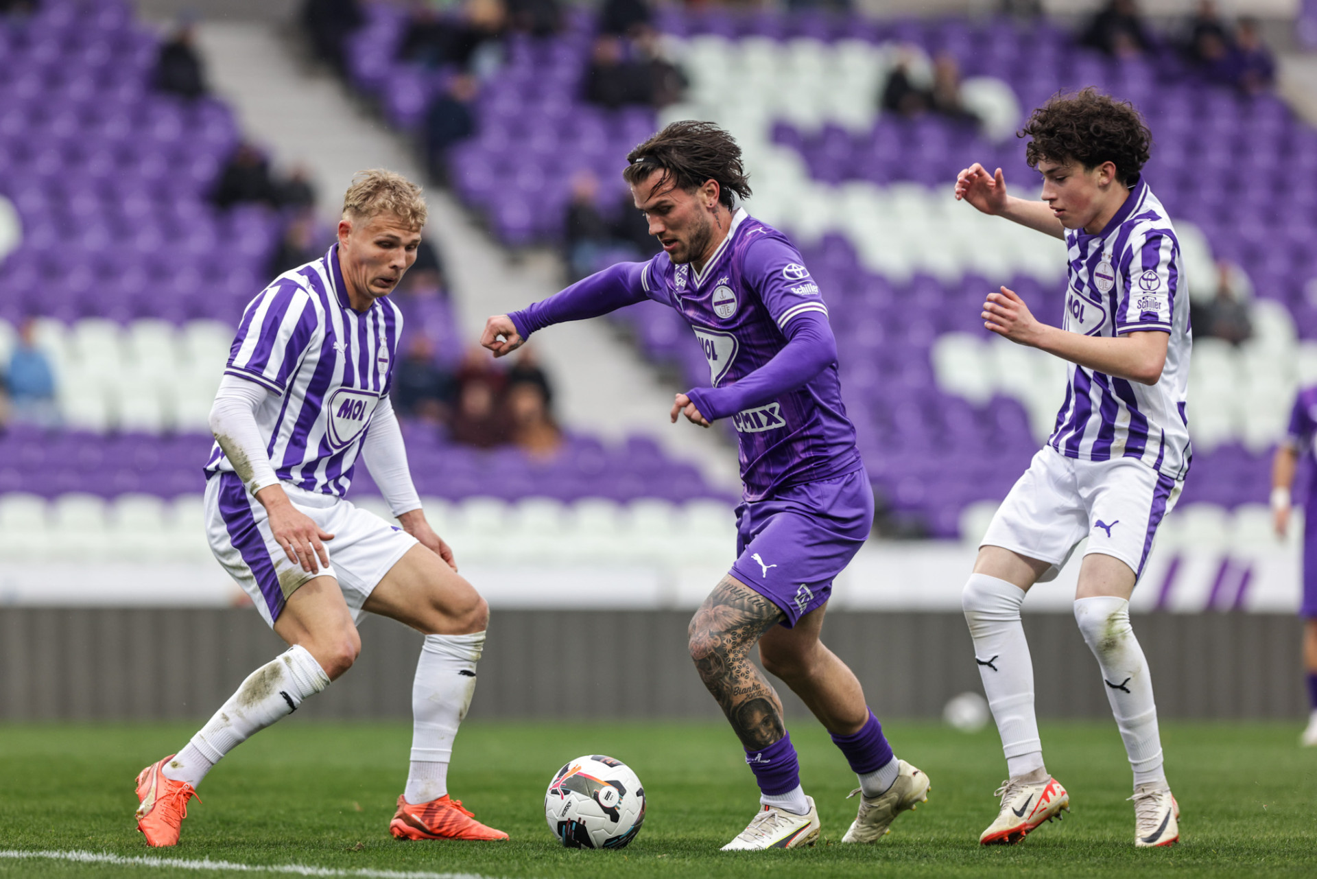 Gólok, helyzetek, pörgős iram az Újpest család meccsén