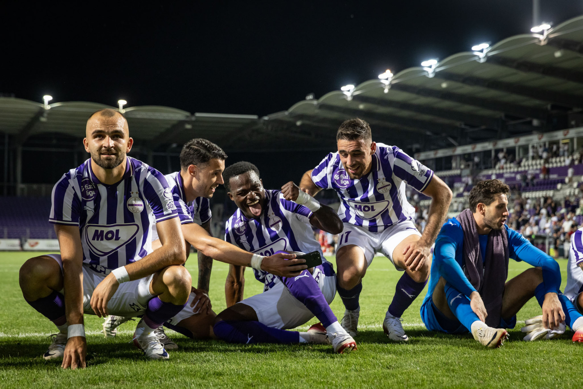 Belülről a DVTK elleni győzelem ünneplése