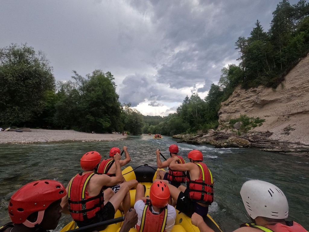Csapatépítő raftingon jártak a srácok - Galéria